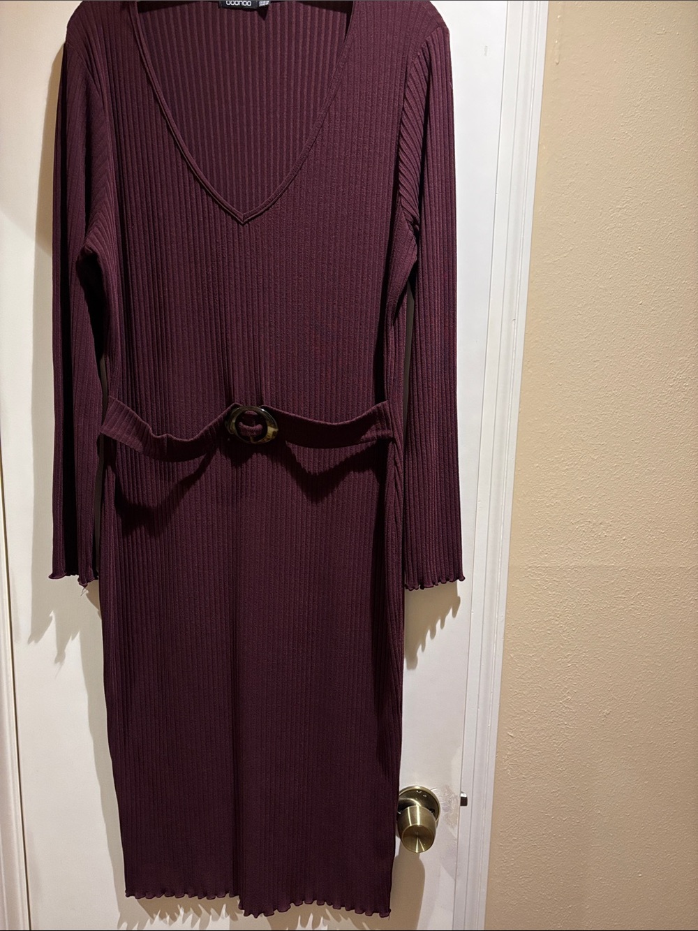 Boohoo Plum Ribbed V-Neck Long Sleeve Dress with Waist Belt